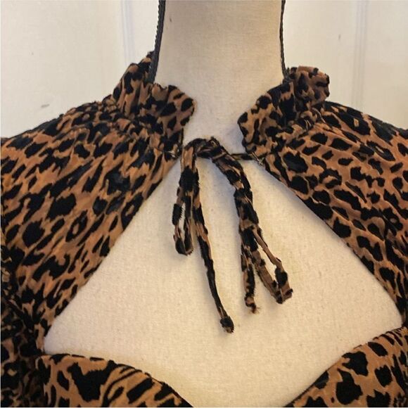 Lavish Alice Elegant Leopard Print Long Sleeve Dress,,US2 - Picture 4 of 13